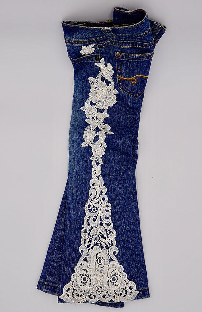 Freestanding lace on jeans